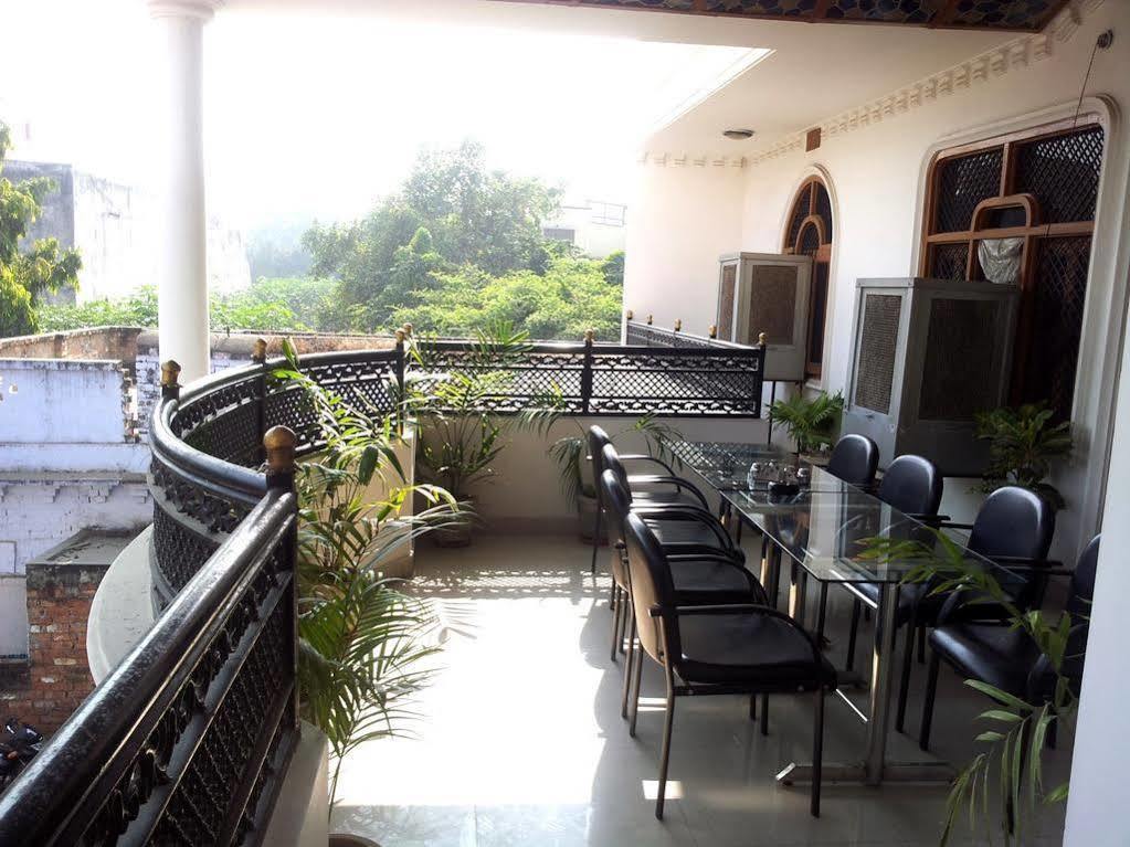 Treebo Trend Gupta Inn Varanasi Exterior foto